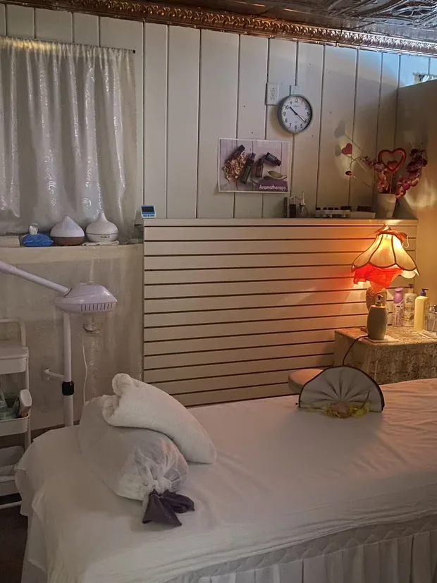 Facial treatment suite
